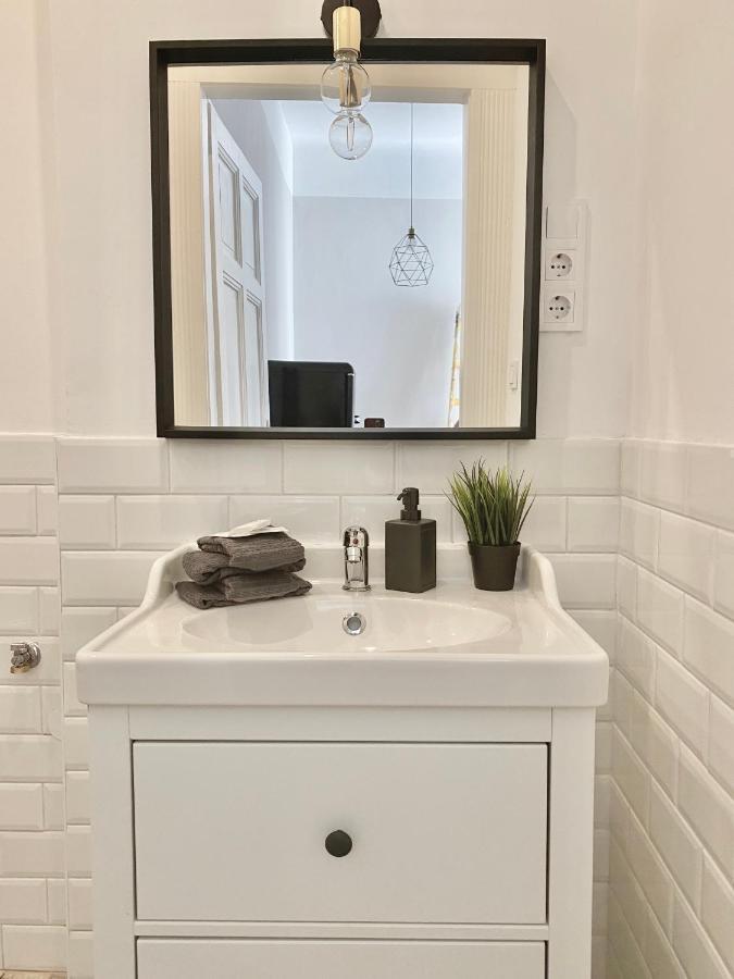 Standard Apartment By Hi5 - 2 Bedroom Suite In The Center ブダペスト エクステリア 写真