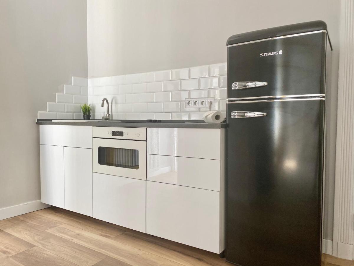 Standard Apartment By Hi5 - 2 Bedroom Suite In The Center ブダペスト エクステリア 写真