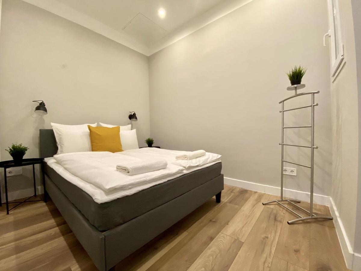 Standard Apartment By Hi5 - 2 Bedroom Suite In The Center ブダペスト エクステリア 写真