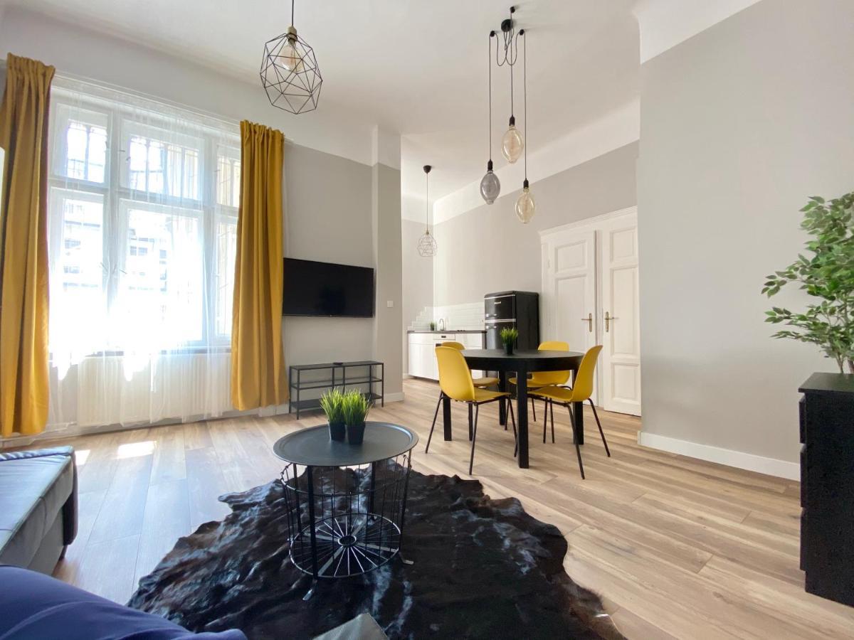 Standard Apartment By Hi5 - 2 Bedroom Suite In The Center ブダペスト エクステリア 写真
