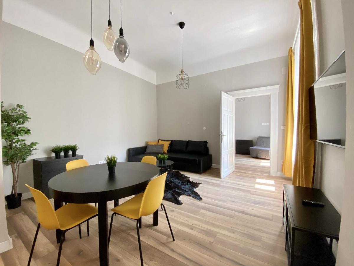 Standard Apartment By Hi5 - 2 Bedroom Suite In The Center ブダペスト エクステリア 写真